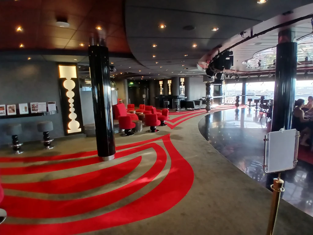 MSC Divina avis - La discothèque Galaxy