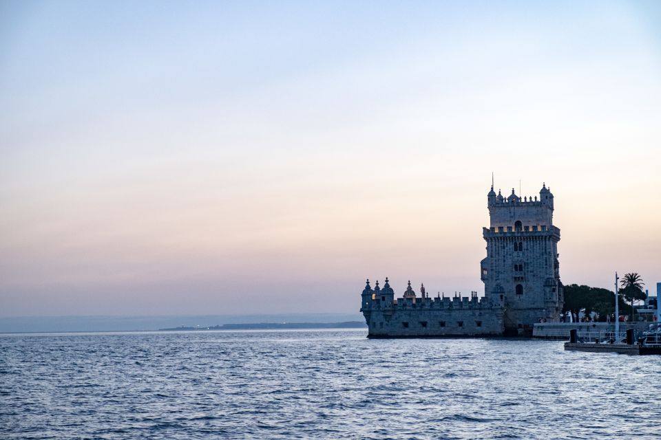 Boat tour on the Tagus lisbon