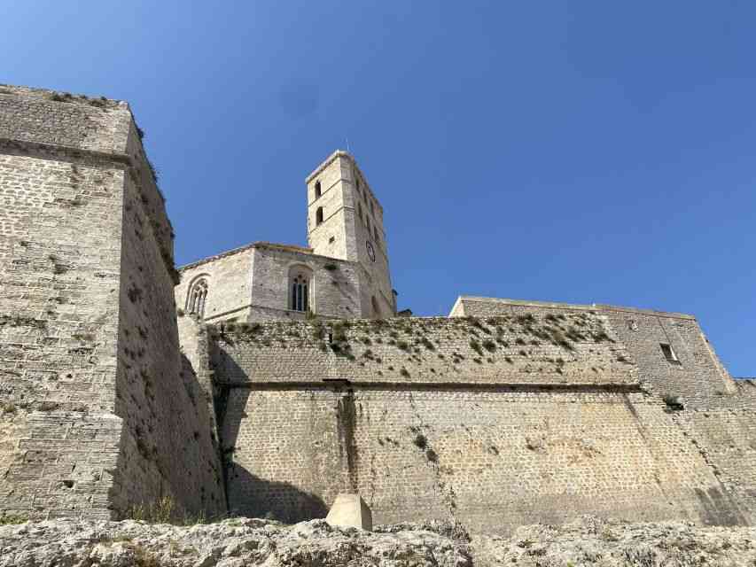 Ibiza travel guide Dalt Vila: the old town