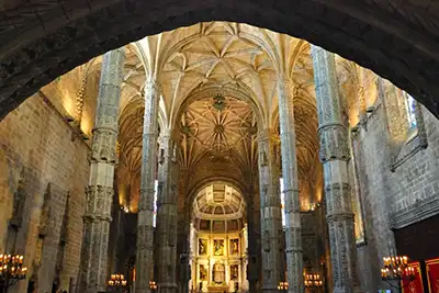 Escala de crucero en Lisboa catedral