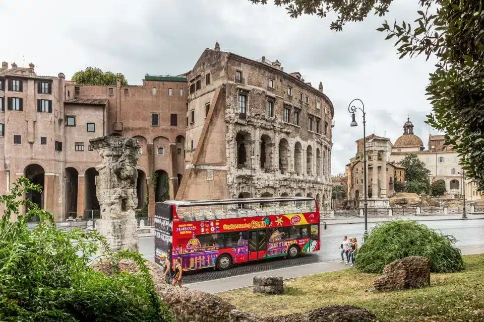Escala de crucero en Roma Autobús turístico en Roma