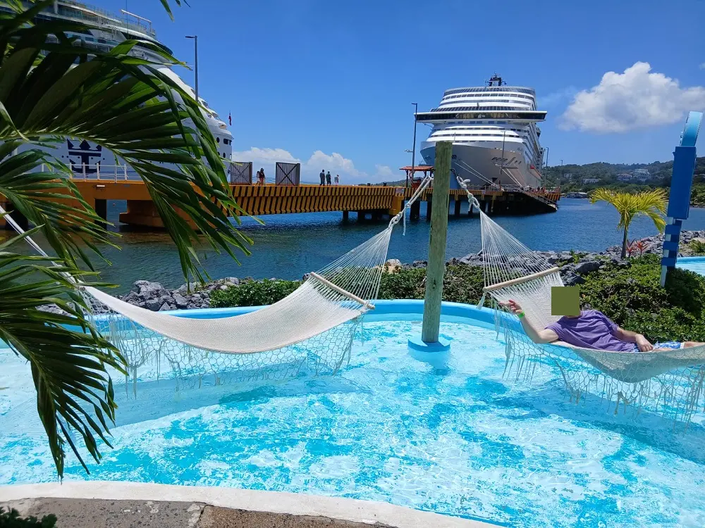 Escale croisière à Roatan (Honduras) : que faire ? villages croisiéristes
