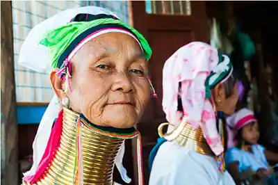 Giraffe women village-long-neck Karen village chiang mai mtt 1