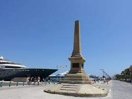 Le monument dédié aux Corsaires
