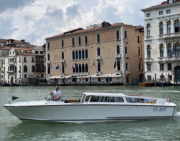 Les motorscafi à Venise