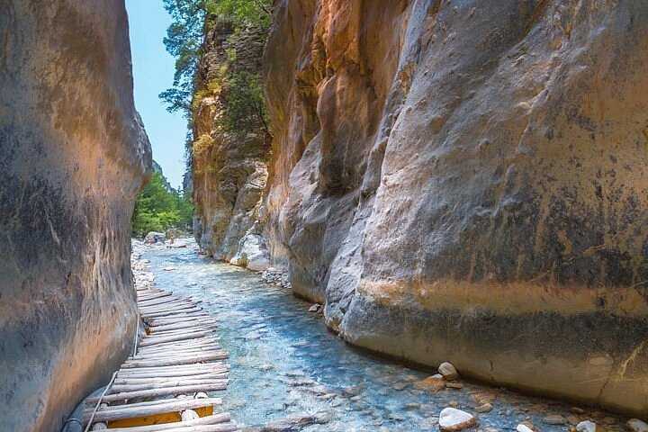 Crete travel guide Samaria gorge 