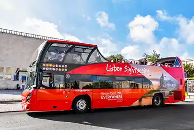 Scalo di crociera a Lisbona autobus turistico