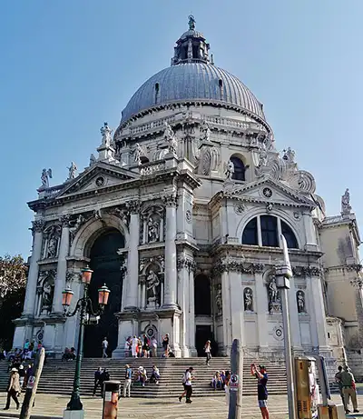Visit Venice The basilica of Santa Maria della Salute 
