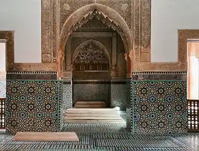 Visit Marrakech – The Saadian Tombs MTT