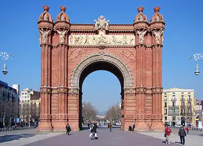 Visiter Barcelone L’Arc de Triomphe 3
