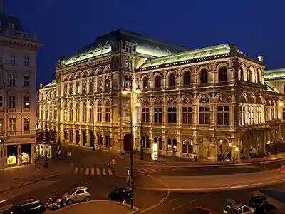 The best things to do in Vienna Walk on Ringstraße mtt