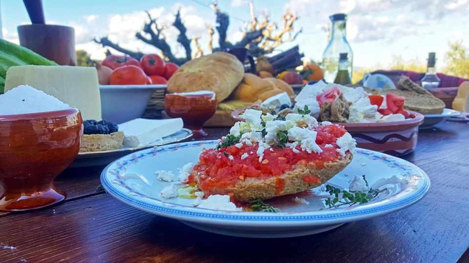 Crete travel guide restaurants mtt