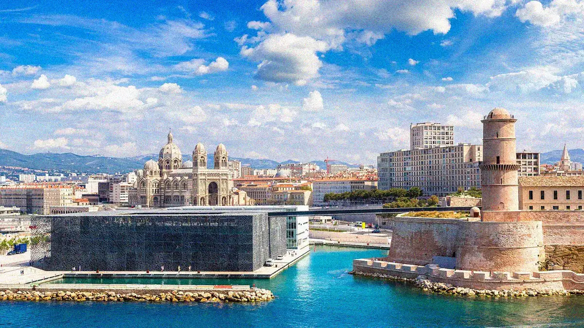 Escale croisière à Marseille depuis le port vers le Vieux-Port