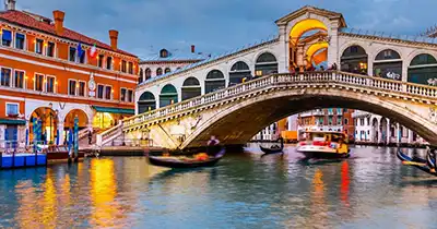 Venice airport transfer to city center The Rialto bridge Venise