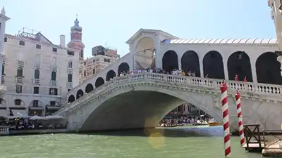 Venice airport transfer to city center The Rialto bridge Venise